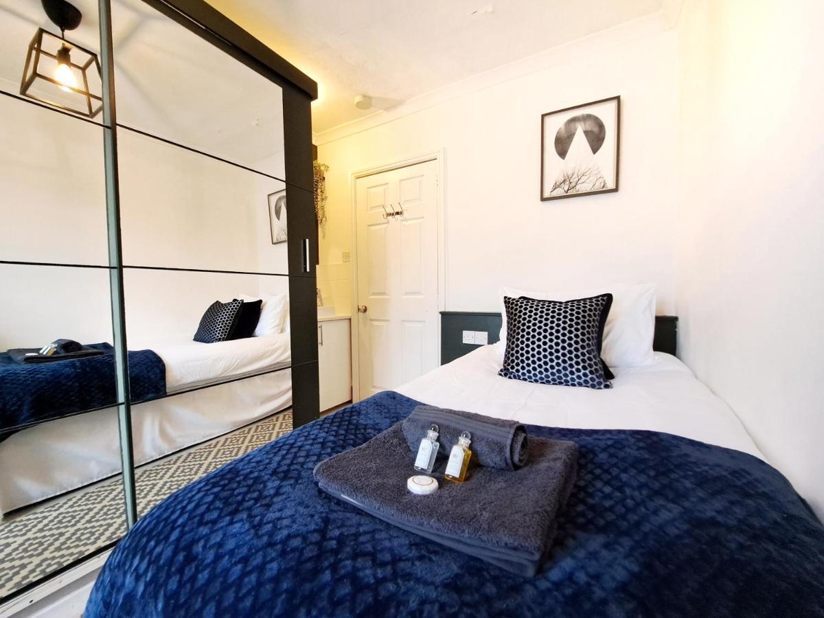 SPACIOUS 3 Bed APARTMENT WITH EN-SUITES&PARKING! Watford  Exterior foto