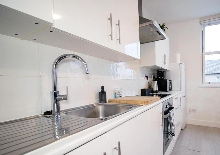 SPACIOUS 3 Bed APARTMENT WITH EN-SUITES&PARKING! Watford  Exterior foto