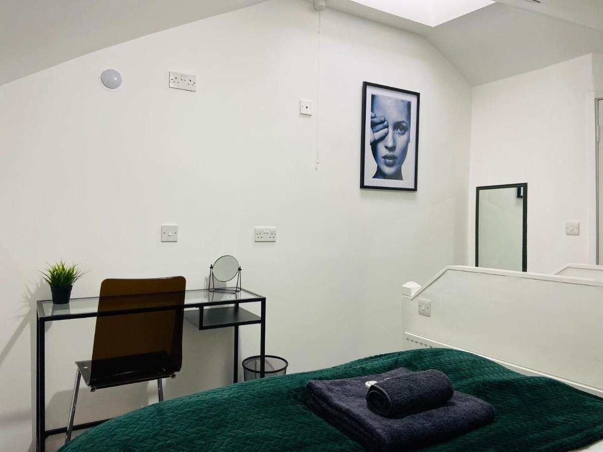 SPACIOUS 3 Bed APARTMENT WITH EN-SUITES&PARKING! Watford  Exterior foto